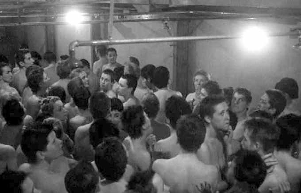 Prisioneros judíos hacinados durante el holocausto en la Alemania nazi